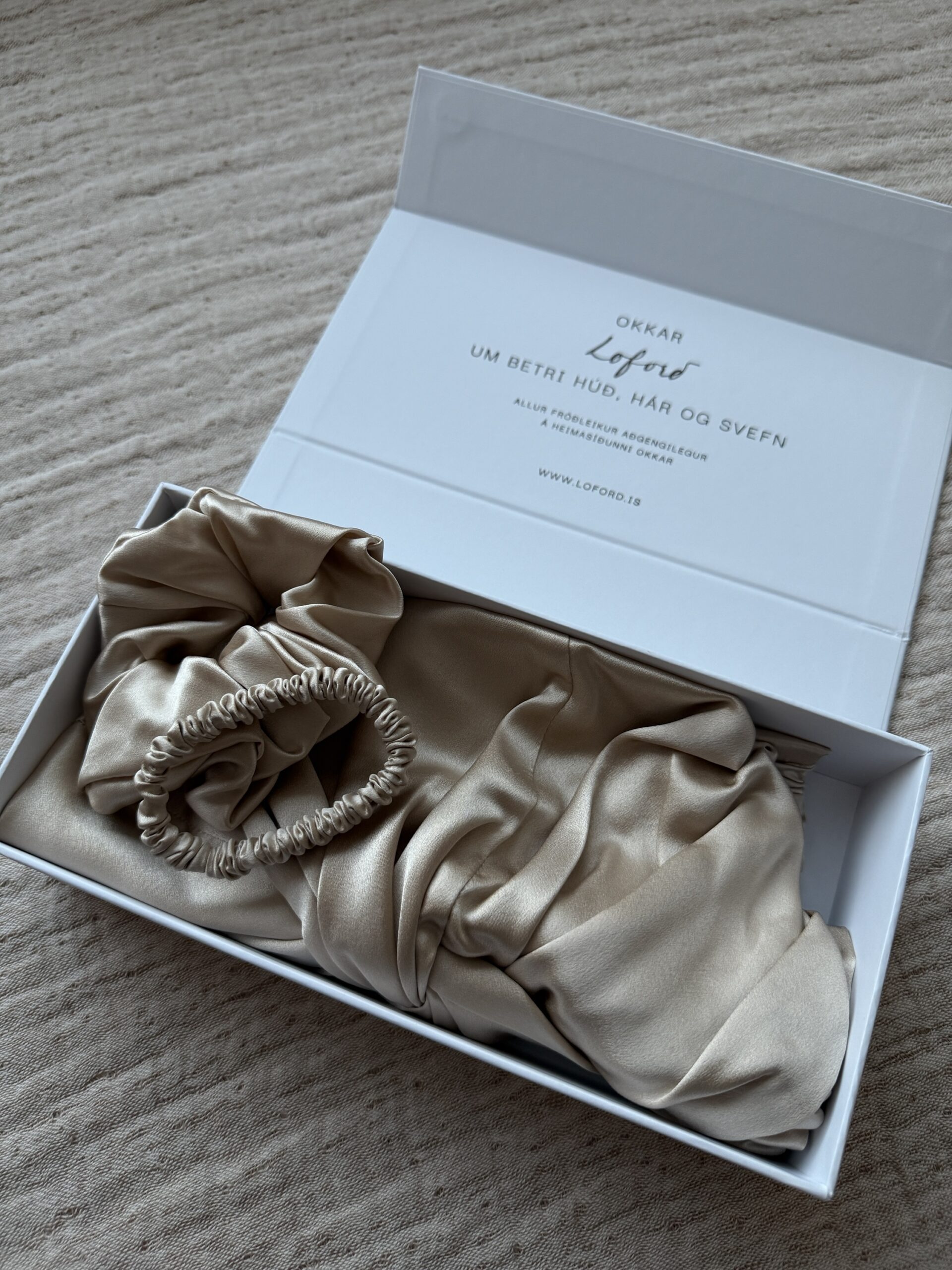 Silki gjafasett - Svefnhúfa og teygjur - Veldu liti - Image 3