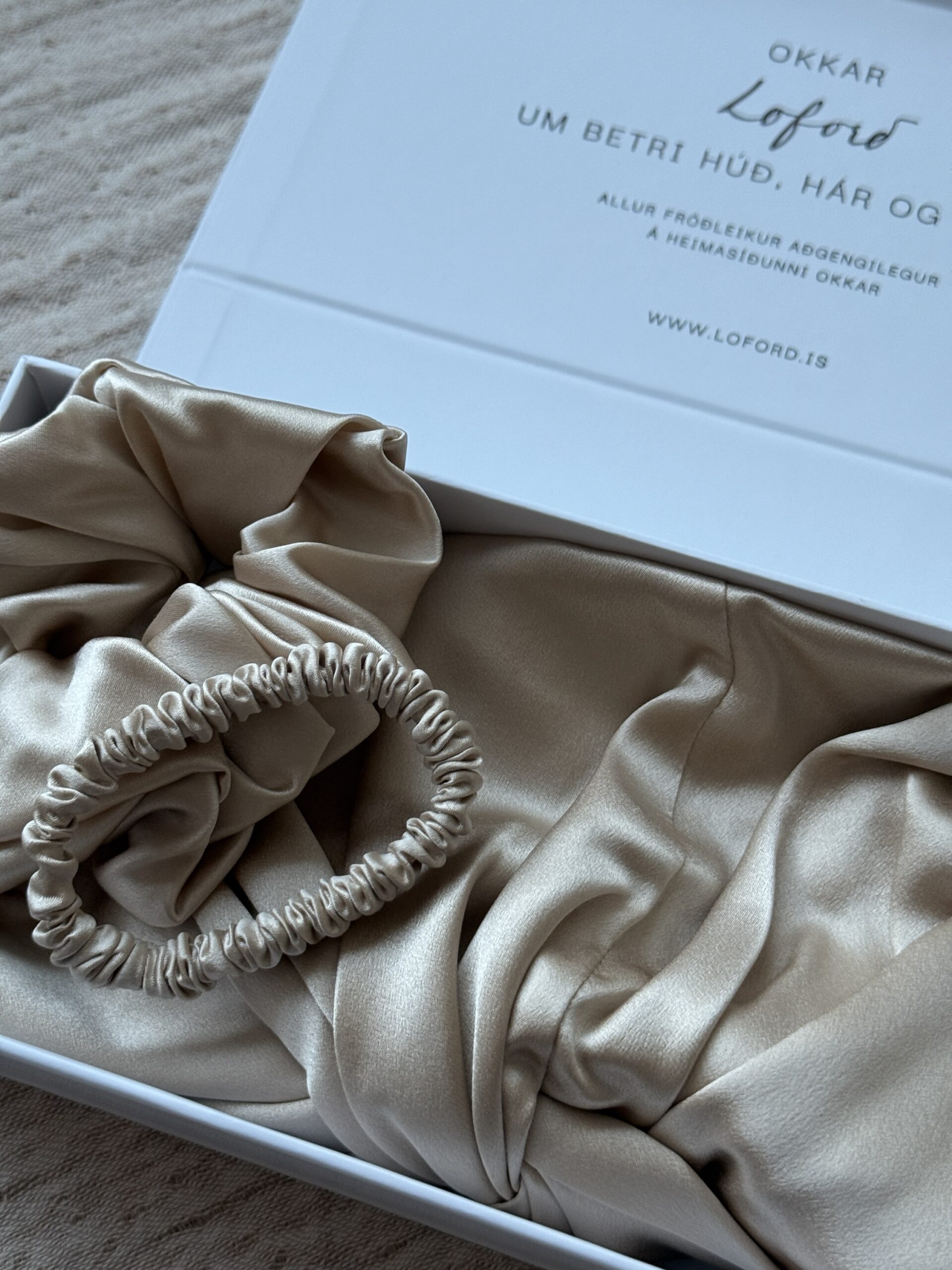 Silki gjafasett - Svefnhúfa og teygjur - Veldu liti