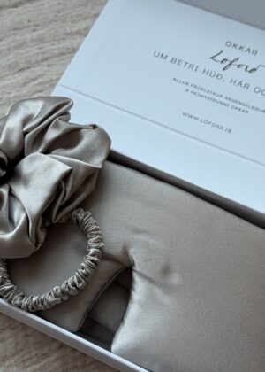 Silki gjafasett - Lúxus svefngríma og teygjur - Veldu liti