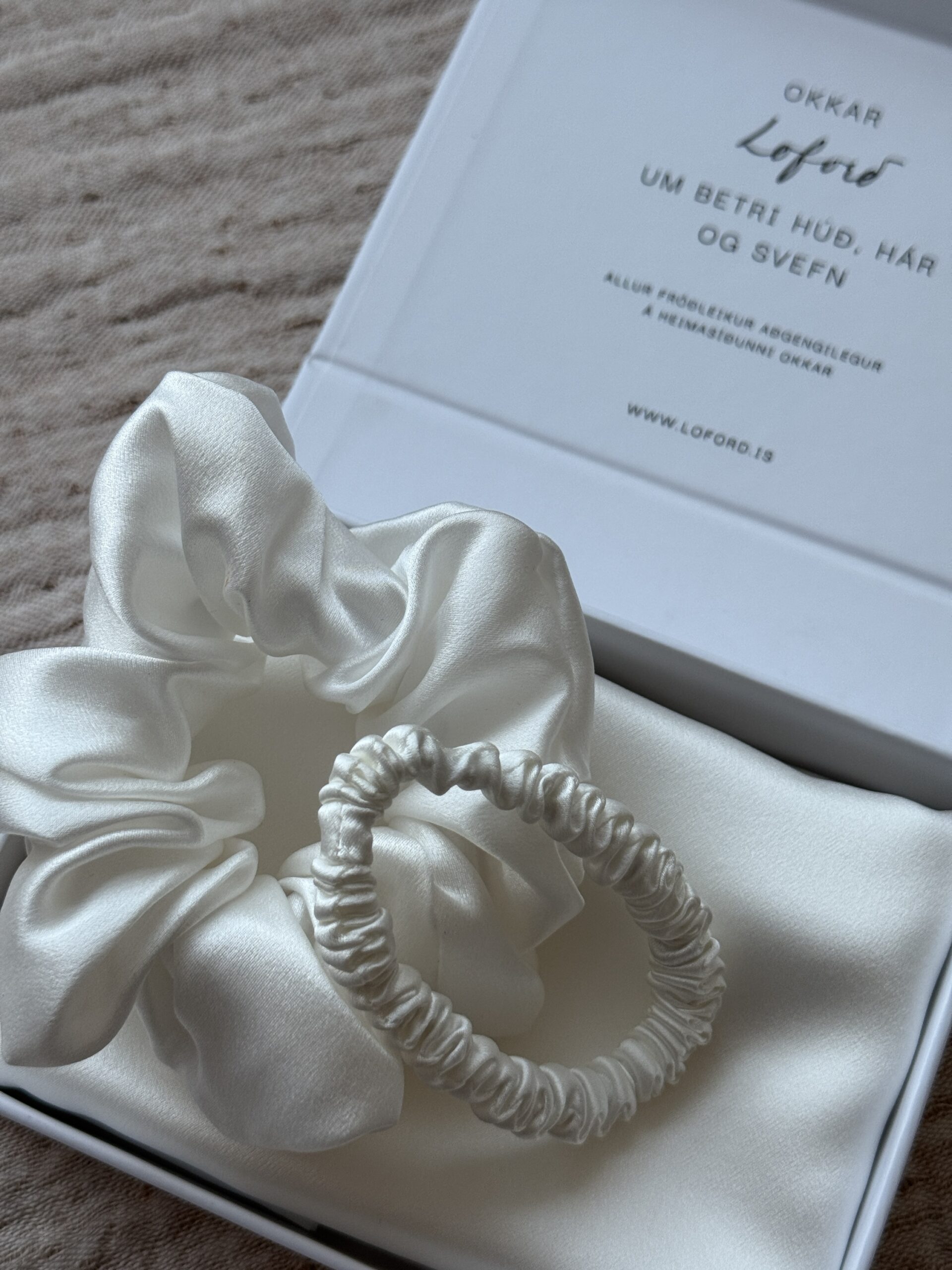 Silki gjafasett - Koddaver og teygjur - Veldu liti - Image 3