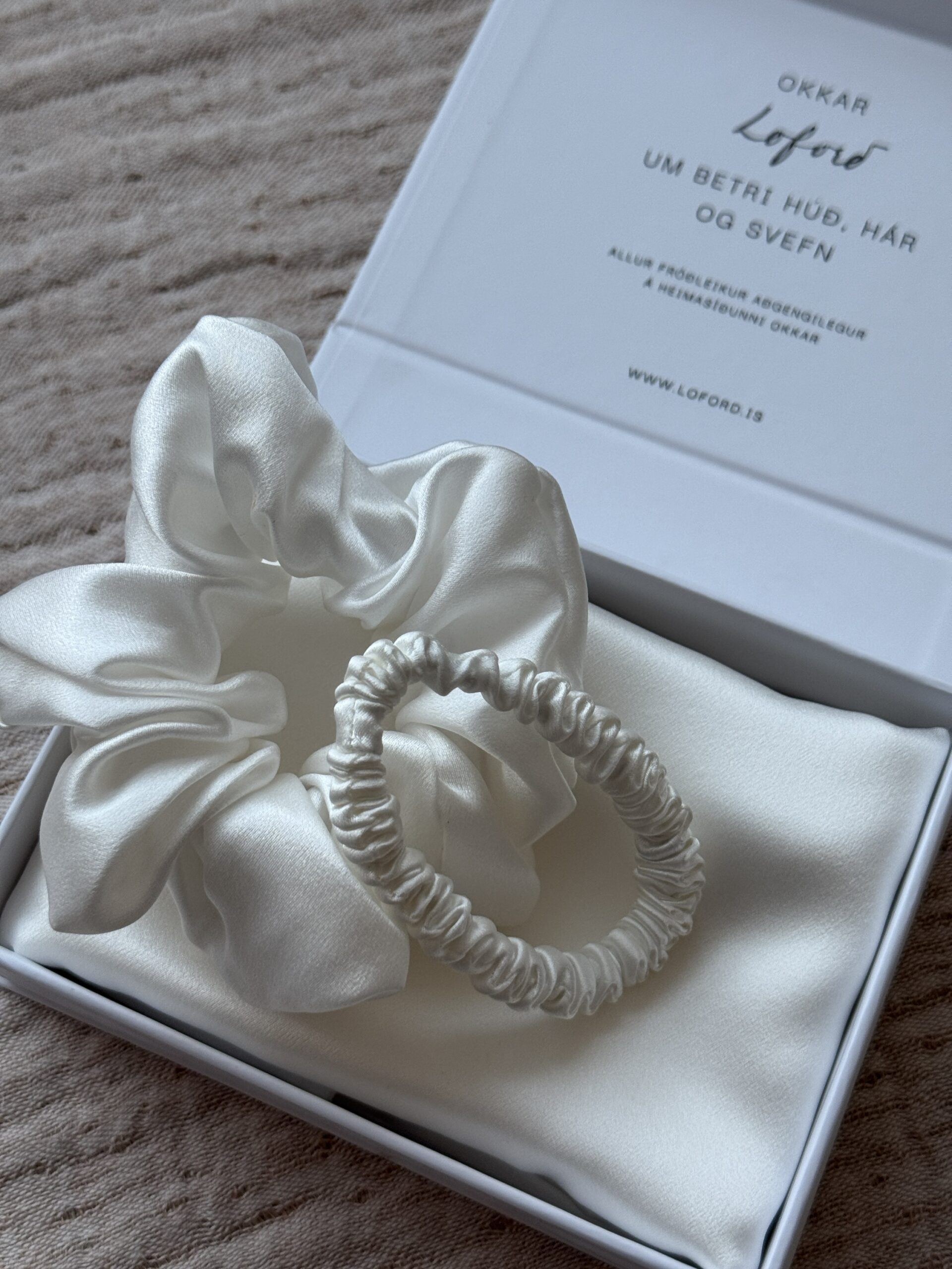 Silki gjafasett - Koddaver og teygjur - Veldu liti