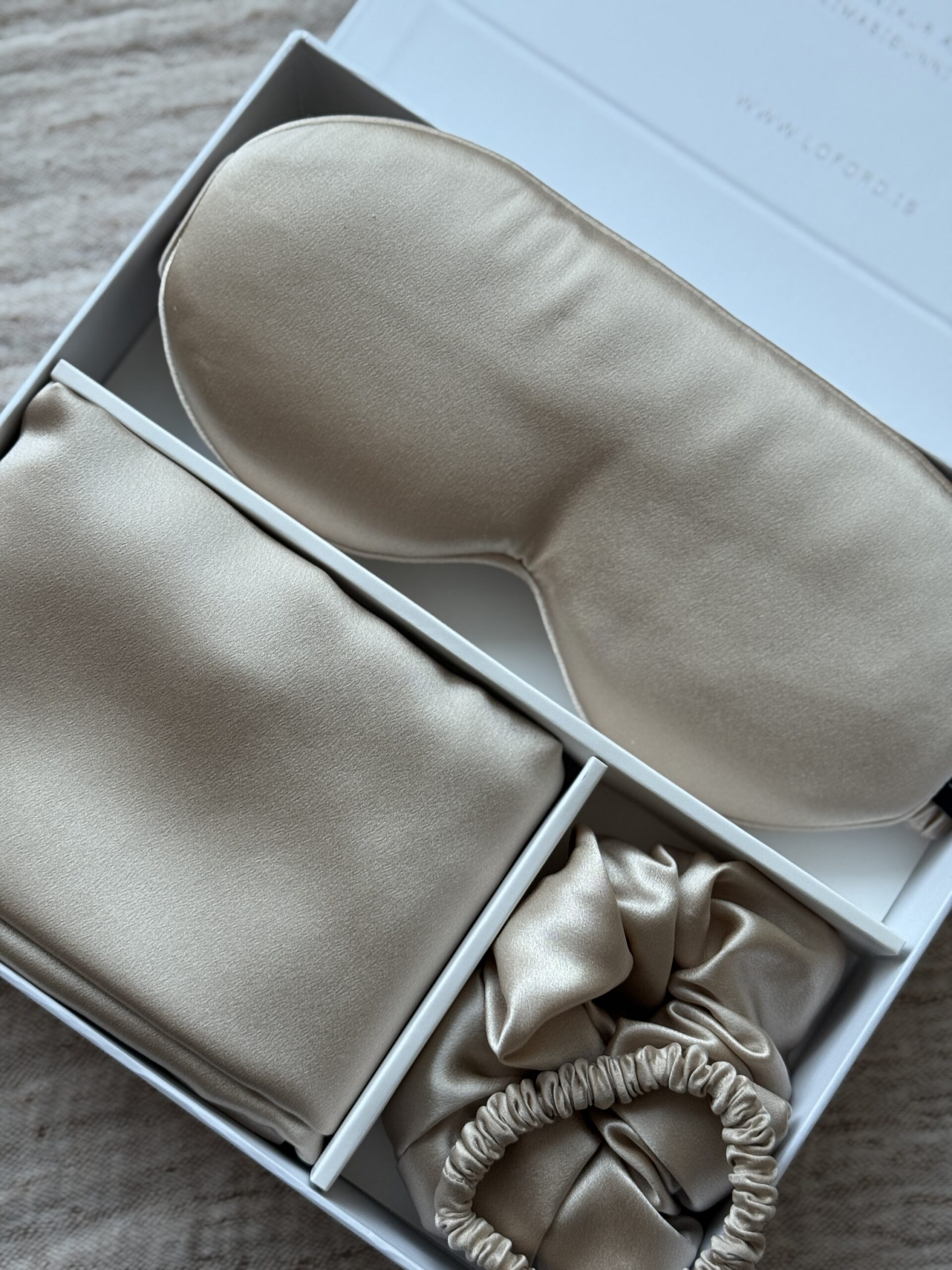 Silki 3D gjafasett - Koddaver, 3D svefngríma og teygjur - Veldu liti